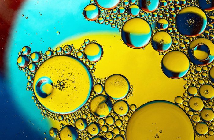 макроснимок нефти и воды