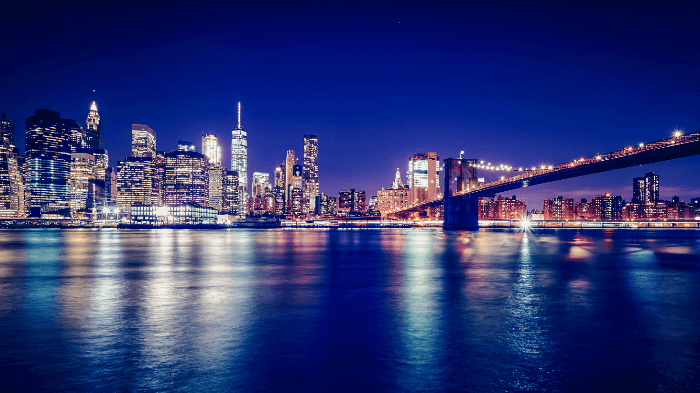 Фотография городского пейзажа: Ночной Нью-Йорк с длинной выдержкой, снятый из парка Бруклинский мост
